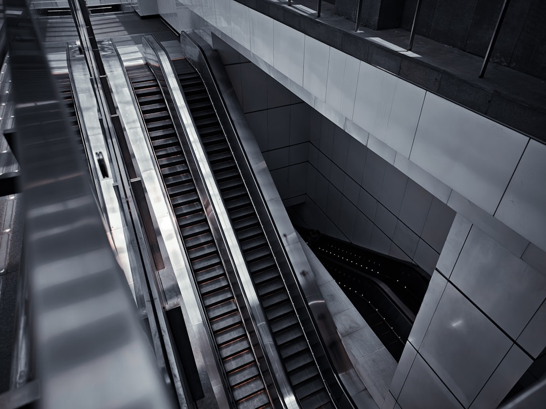 Máquinas para Transporte Vertical em Obras